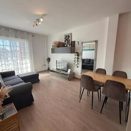 Apartment Seaside Paradise - 2 Bedroom With Ocean Views & Air Conditioning In