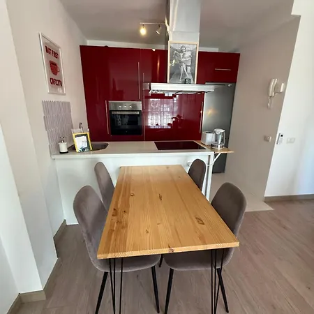 Apartment Seaside Paradise - 2 Bedroom With Ocean Views & Air Conditioning In Playa de San Juan (Tenerife)