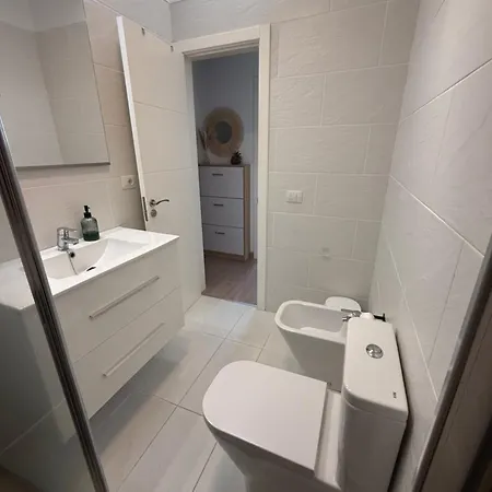 Seaside Paradise - 2 Bedroom With Ocean Views & Air Conditioning In Playa de San Juan (Tenerife)