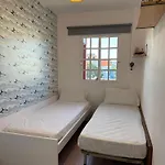 Seaside Paradise - 2 Bedroom With Ocean Views & Air Conditioning In 아파트 *