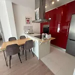 아파트 Seaside Paradise - 2 Bedroom With Ocean Views & Air Conditioning In *
